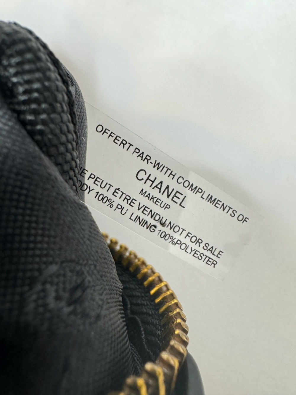 CHANEL MAKEUP BAG GWP - Picture 6 of 10